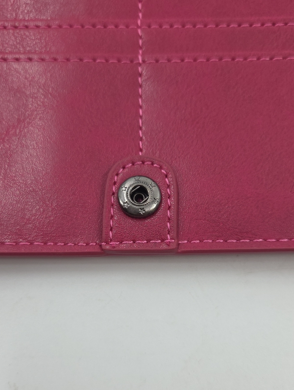 Slim RFID blocking Wallet in Raspberry Pink - Picture 12 of 16